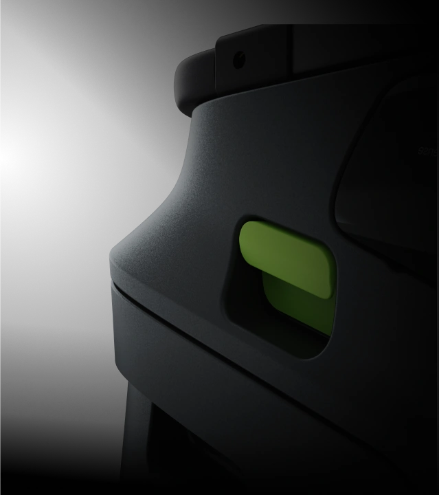 全黑的配色结合多种材质与工艺