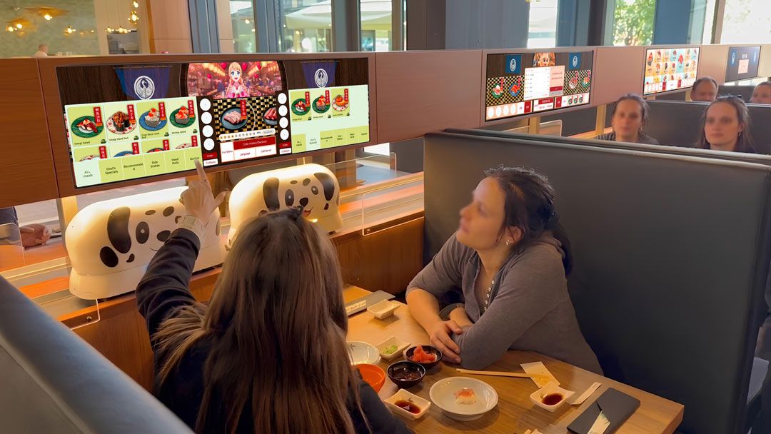 Système de commande autonome à grand écran AI intégrant le paiement au point de vente, le système d'affichage en cuisine KDS et plusieurs options de paiement mobile.