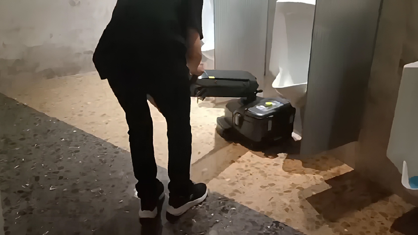 SH1 智慧直立式洗地機