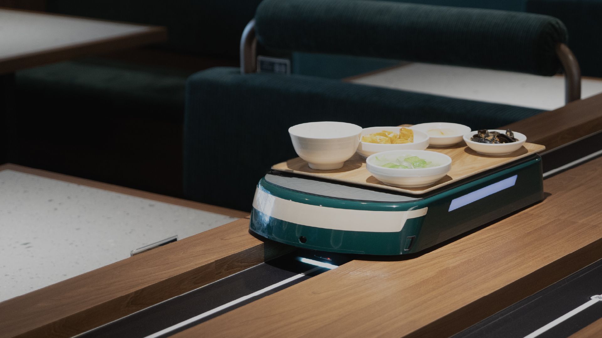 送餐，從此更聰明。科技的價值，不只在速度，更在於讓服務回歸人本。