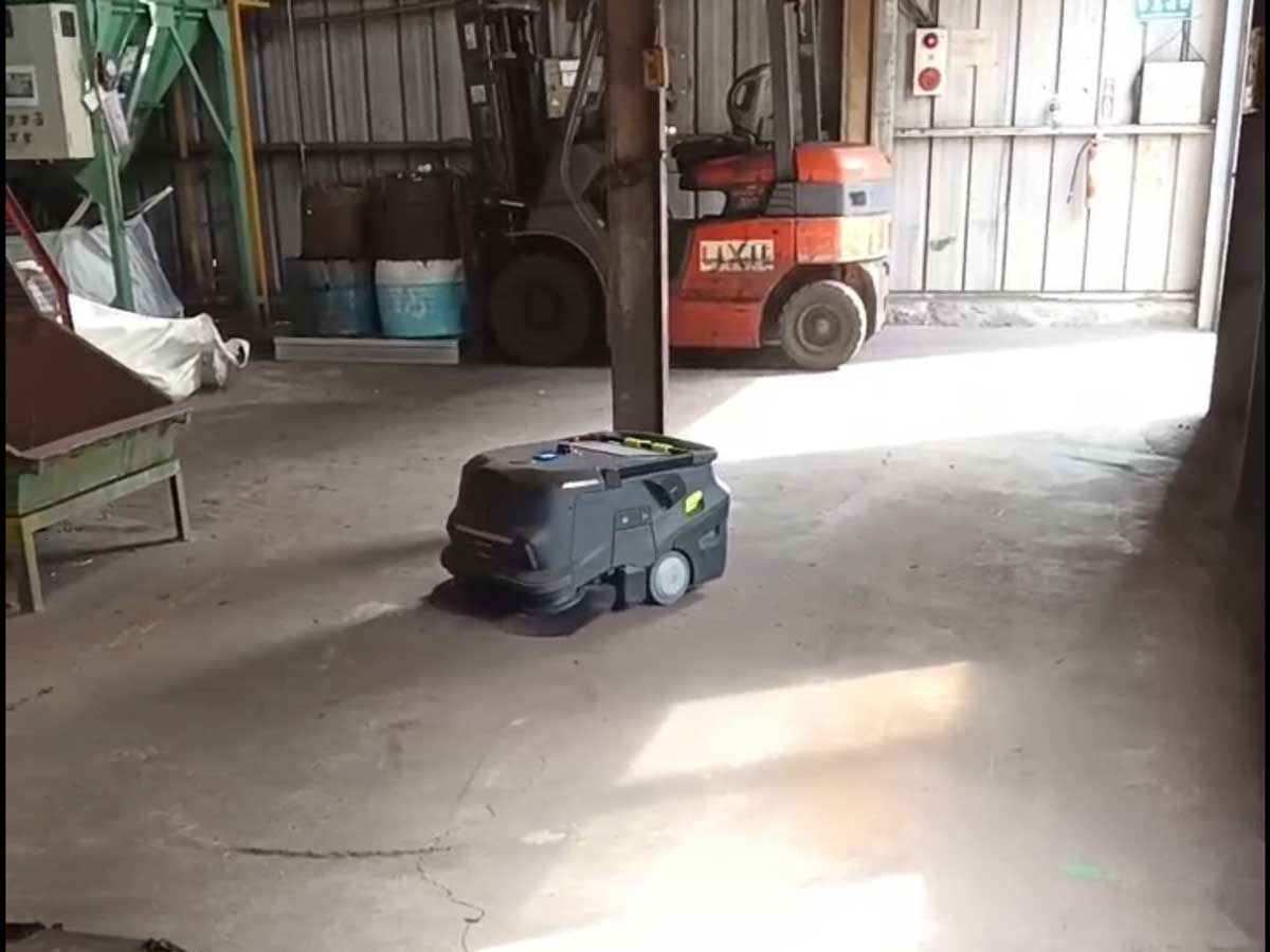 鴻匠科技22年工業自動化專業,工廠掃地機器人場域應用 鴻匠科技22年工業自動化專業,工廠掃地機器人場域應用