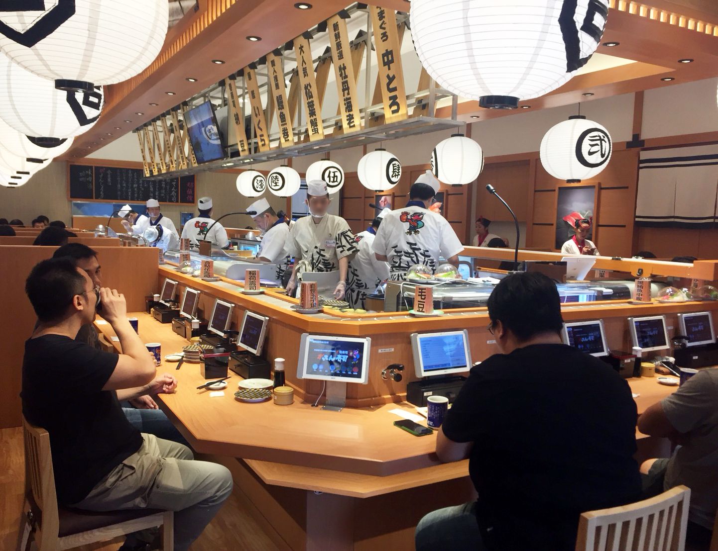 自動化された回転コンベアシステム